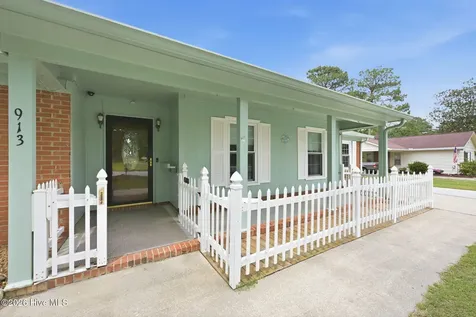 913 Colony Drive New Bern NC 28562