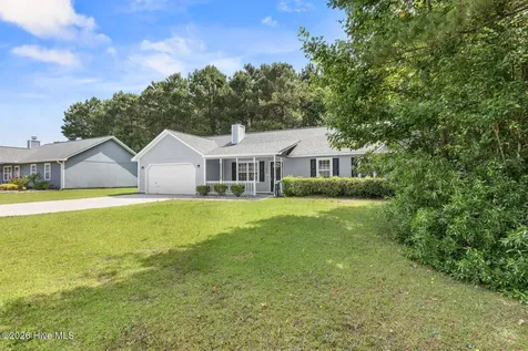 135 Daphne Drive Hubert NC 28539