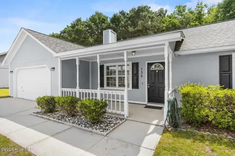 135 Daphne Drive Hubert NC 28539
