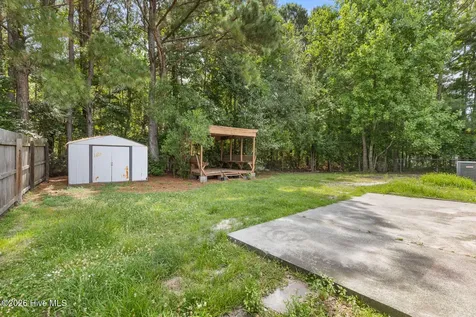 135 Daphne Drive Hubert NC 28539