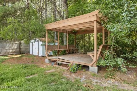 135 Daphne Drive Hubert NC 28539