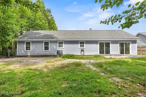 135 Daphne Drive Hubert NC 28539