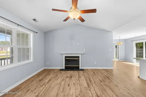 135 Daphne Drive Hubert NC 28539
