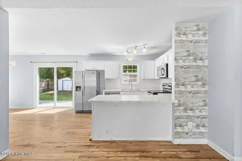 135 Daphne Drive Hubert NC 28539