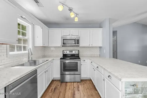 135 Daphne Drive Hubert NC 28539