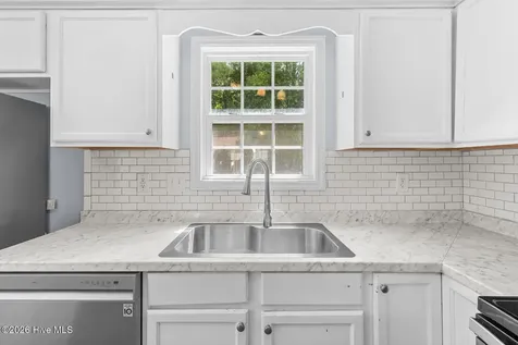 135 Daphne Drive Hubert NC 28539
