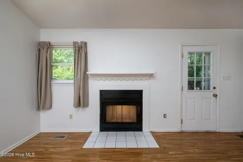 2013 Ridge Road New Bern NC 28560