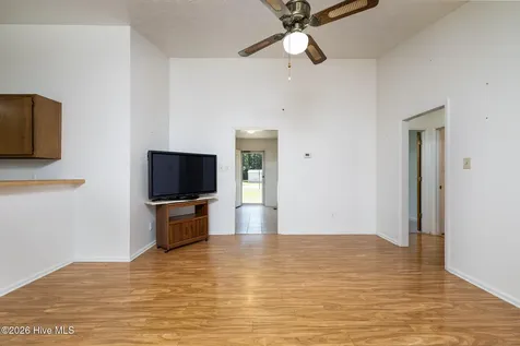 2013 Ridge Road New Bern NC 28560