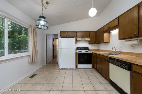 2013 Ridge Road New Bern NC 28560