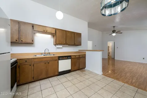 2013 Ridge Road New Bern NC 28560