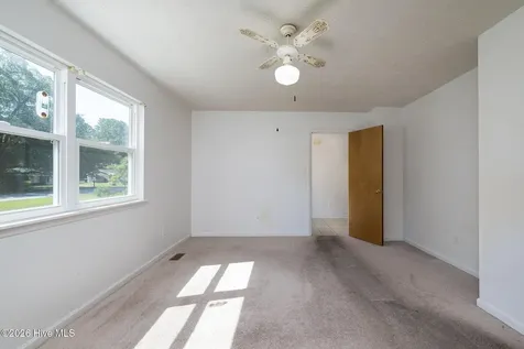 2013 Ridge Road New Bern NC 28560