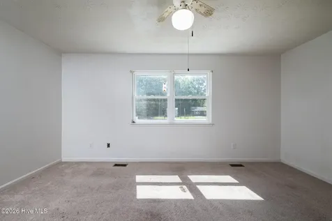 2013 Ridge Road New Bern NC 28560