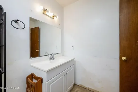 2013 Ridge Road New Bern NC 28560