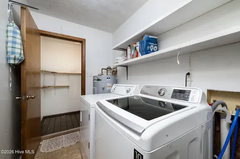 2013 Ridge Road New Bern NC 28560