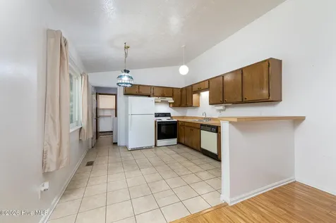 2013 Ridge Road New Bern NC 28560