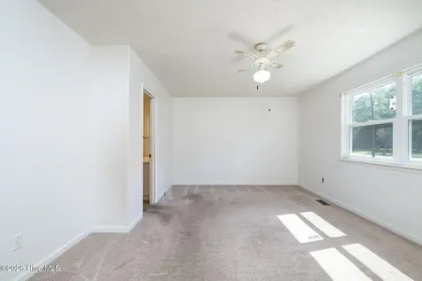2013 Ridge Road New Bern NC 28560