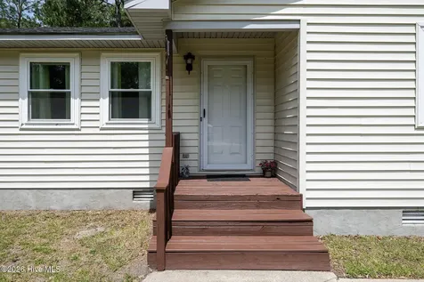 2013 Ridge Road New Bern NC 28560