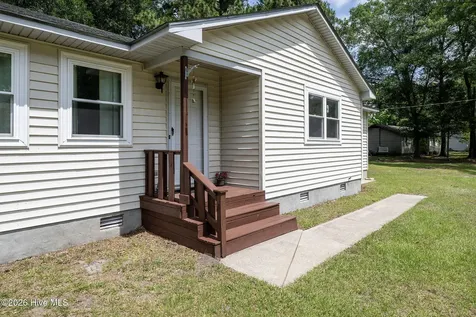 2013 Ridge Road New Bern NC 28560