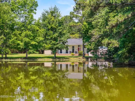 8821 Red Hill Road Whiteville NC 28472
