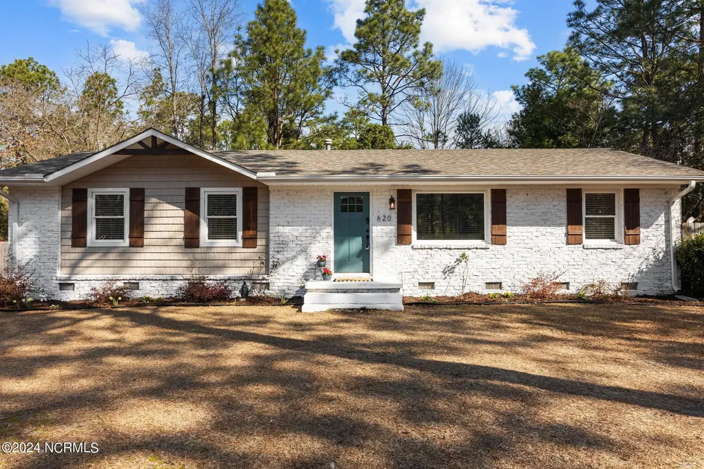 620 E New England Avenue Pinebluff NC 28373