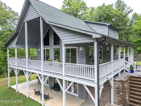 135 Heritage Trail Brasstown NC 28902