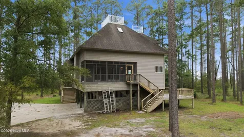 134 W Dowry Creek Belhaven NC 27810