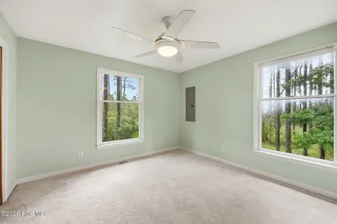 134 W Dowry Creek Belhaven NC 27810