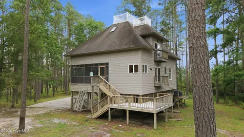 134 W Dowry Creek Belhaven NC 27810
