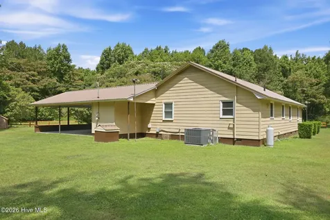 101 Nevil Creek Road Blounts Creek NC 27814