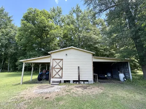 101 Nevil Creek Road Blounts Creek NC 27814