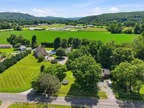 613 Robbinsville Road Andrews NC 28901