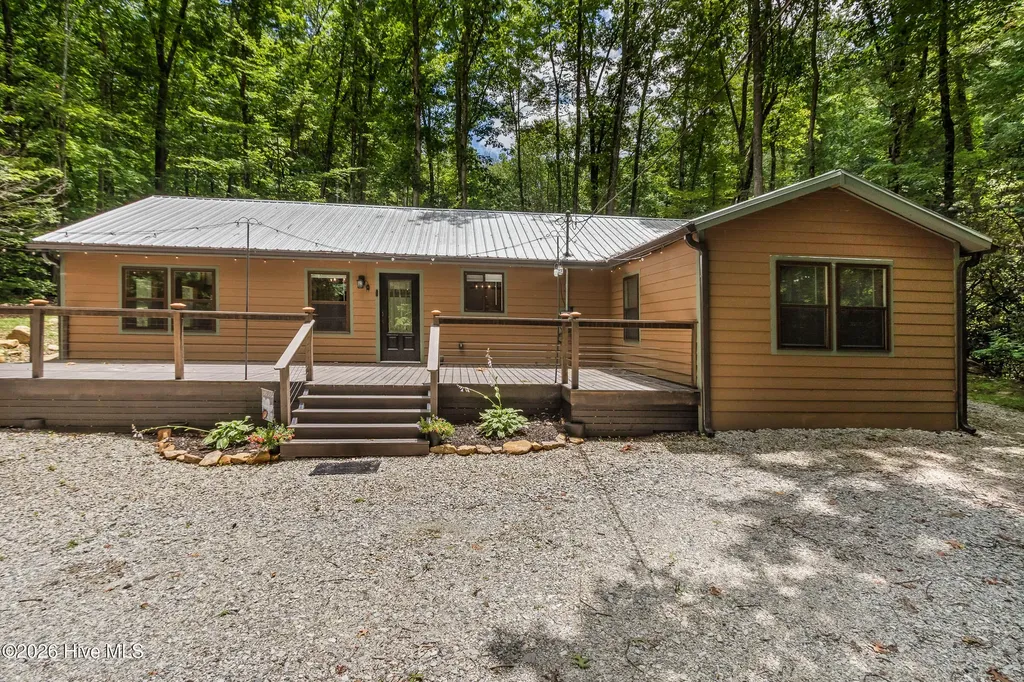 2052 Granny Squirrel Drive Andrews NC 28901