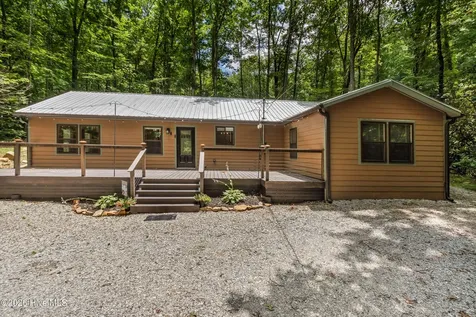 2052 Granny Squirrel Drive Andrews NC 28901