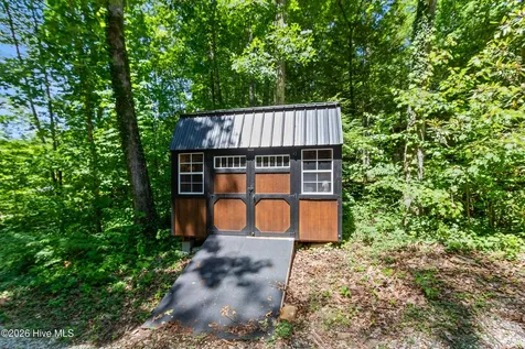 2052 Granny Squirrel Drive Andrews NC 28901
