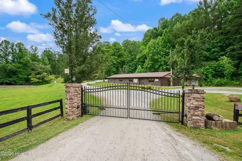 2052 Granny Squirrel Drive Andrews NC 28901