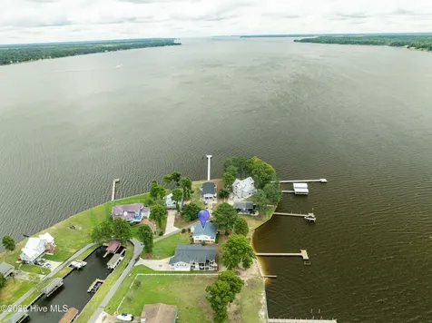 22 Oak Point Road Chocowinity NC 27817