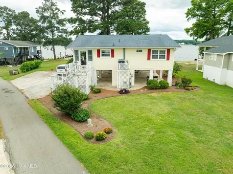 22 Oak Point Road Chocowinity NC 27817