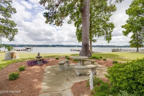 22 Oak Point Road Chocowinity NC 27817