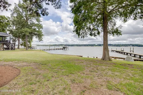 22 Oak Point Road Chocowinity NC 27817