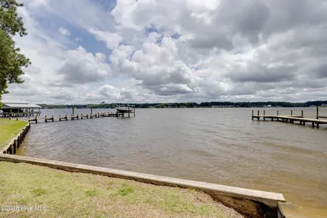 22 Oak Point Road Chocowinity NC 27817