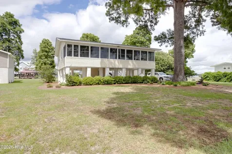 22 Oak Point Road Chocowinity NC 27817