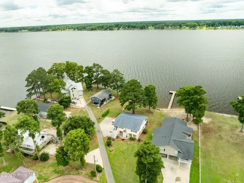 22 Oak Point Road Chocowinity NC 27817
