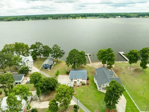 22 Oak Point Road Chocowinity NC 27817