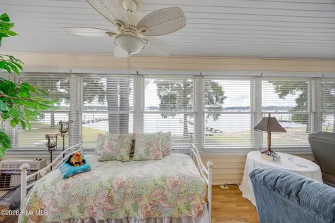 22 Oak Point Road Chocowinity NC 27817