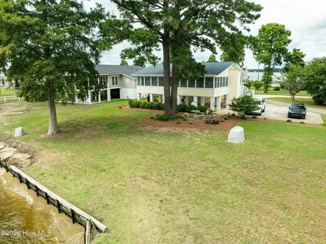 22 Oak Point Road Chocowinity NC 27817