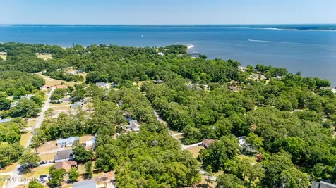 114 Lakeshore Drive Minnesott Beach NC 28510