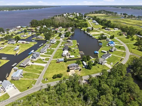 2831 Whichards Beach Road Chocowinity NC 27817