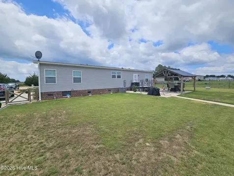 2866 Basstown Road Clinton NC 28328