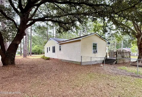 2898 Wallace Family Road Kinston NC 28501