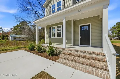 706 W Hayes Street Burgaw NC 28425